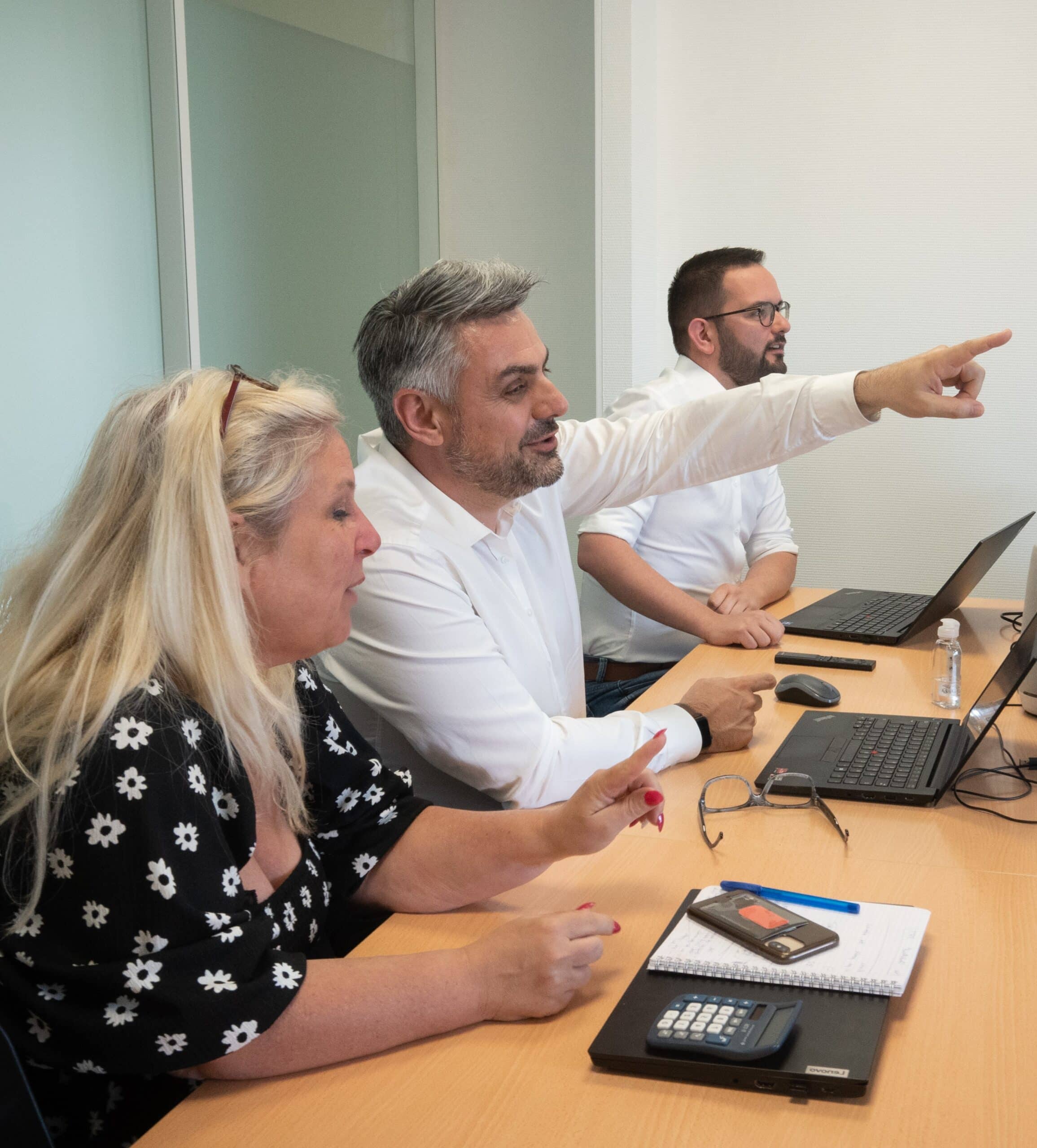 I team di marketing e vendite di Elan City sono distribuiti in molti paesi: Francia, Stati Uniti, Spagna, Italia, Germania e Regno Unito.